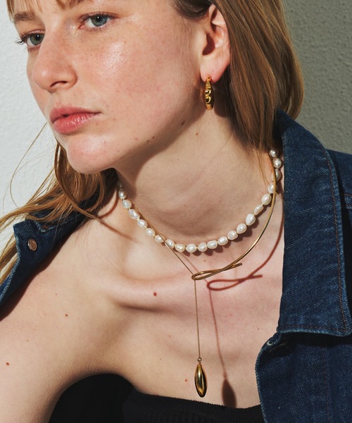 loni(ロニ)の「Crop baroque pearl combi necklace(淡水パールチョーカー/ネックレス)(ネックレス・レディース・ゴールド・FREE)」の19枚目の写真