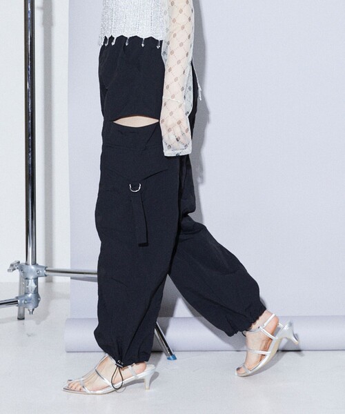 Firsthand（ファーストハンド）の「Firsthand/ファーストハンド リサイクルナイロン カーゴパンツ（カーゴパンツ・レディース・サックスブルー/ブラック/オフホワイト・FREE）」の3枚目の写真