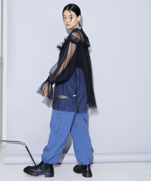 Firsthand（ファーストハンド）の「Firsthand/ファーストハンド リサイクルナイロン カーゴパンツ（カーゴパンツ・レディース・サックスブルー/ブラック/オフホワイト・FREE）」の4枚目の写真