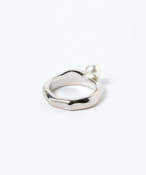 Ray BEAMS（レイビームス）の「Chalulu / シングル パール リング（リング・レディース・シルバー/ゴールド・ONE SIZE）」の4枚目の写真