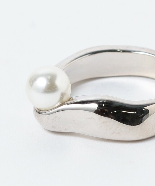 Ray BEAMS（レイビームス）の「Chalulu / シングル パール リング（リング・レディース・シルバー/ゴールド・ONE SIZE）」の5枚目の写真