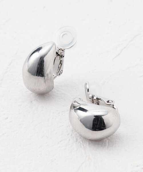 OPAQUE.CLIP（オペークドットクリップ）の「◆メタルドロップイヤリング（イヤリング・レディース・シルバー/ゴールド・00）」の2枚目の写真