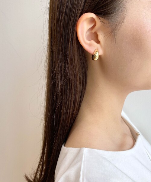 OPAQUE.CLIP（オペークドットクリップ）の「◆メタルドロップイヤリング（イヤリング・レディース・シルバー/ゴールド・00）」の5枚目の写真