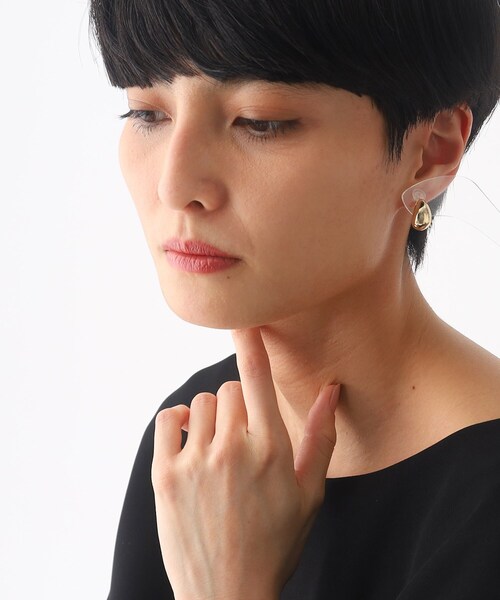 OPAQUE.CLIP（オペークドットクリップ）の「◆メタルドロップイヤリング（イヤリング・レディース・シルバー/ゴールド・00）」の8枚目の写真