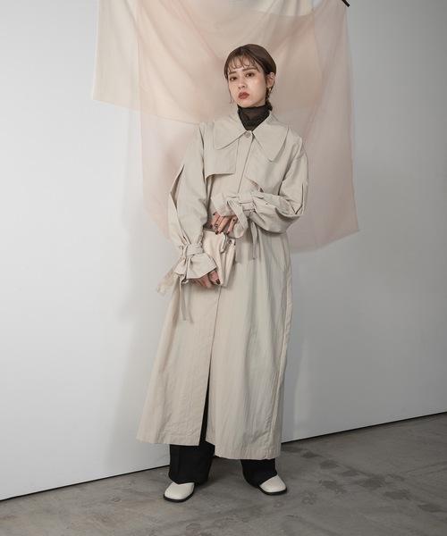 Amiur(エミレ)の「round collar tuck sleeve trench coat(トレンチコート・レディース・ベージュ/アイボリー/ミント・FREE)」の2枚目の写真