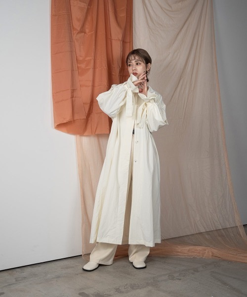 Amiur(エミレ)の「round collar tuck sleeve trench coat(トレンチコート・レディース・ベージュ/アイボリー/ミント・FREE)」の9枚目の写真