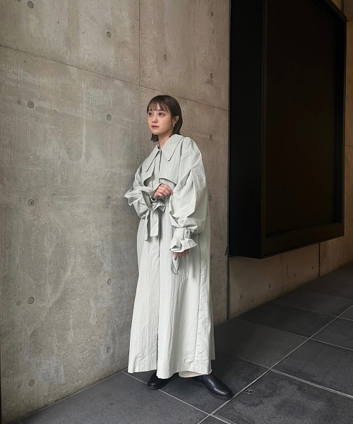 Amiur(エミレ)の「round collar tuck sleeve trench coat(トレンチコート・レディース・ベージュ/アイボリー/ミント・FREE)」の21枚目の写真