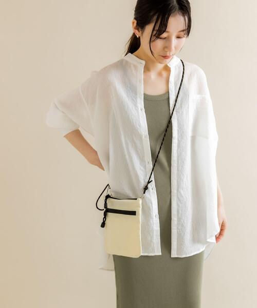 SMELLY（スメリー）の「ハッスイジップサコッシュ（ショルダーバッグ・レディース・アイボリー/ブラック/ベージュ・-）」の6枚目の写真