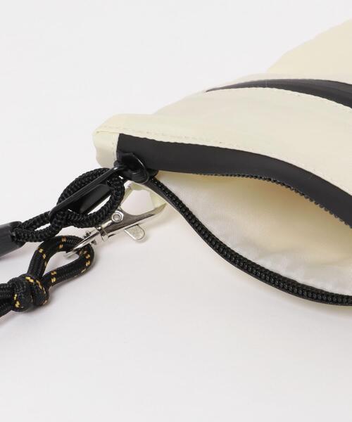 SMELLY（スメリー）の「ハッスイジップサコッシュ（ショルダーバッグ・レディース・アイボリー/ブラック/ベージュ・-）」の11枚目の写真