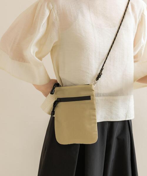 SMELLY（スメリー）の「ハッスイジップサコッシュ（ショルダーバッグ・レディース・アイボリー/ブラック/ベージュ・-）」の12枚目の写真