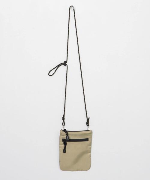 SMELLY（スメリー）の「ハッスイジップサコッシュ（ショルダーバッグ・レディース・アイボリー/ブラック/ベージュ・-）」の18枚目の写真