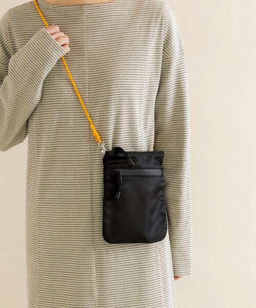 SMELLY（スメリー）の「ハッスイジップサコッシュ（ショルダーバッグ・レディース・アイボリー/ブラック/ベージュ・-）」の20枚目の写真