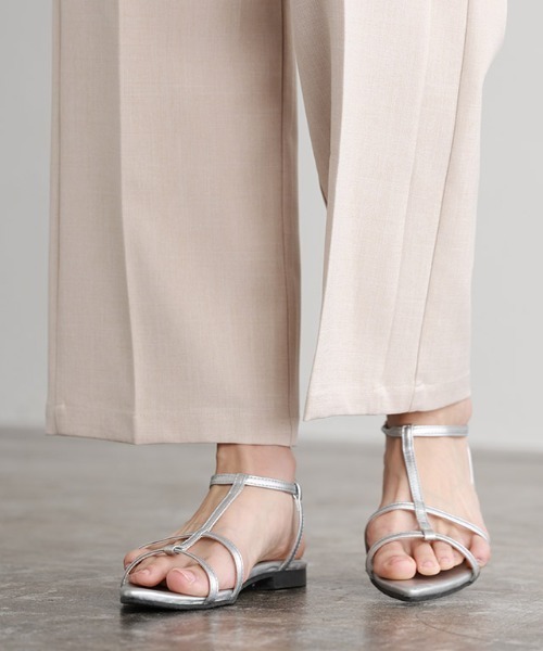 ストラップフラットサンダル