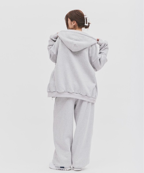 17HR（セブンティーンアワーズ）の「オーバーサイズジップパーカー