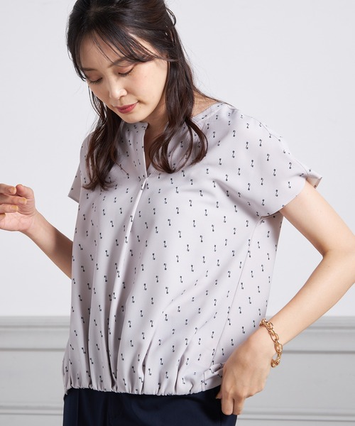 A/C DESIGN BY ALPHA CUBIC(エーシーデザインバイアルファキュービック)の「【接触冷感・洗濯可能】スキッパーブラウス(シャツ/ブラウス・レディース・ライトグレー/ブルー・11号/9号/13号)」の11枚目の写真