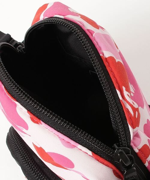 A BATHING APE(アベイシングエイプ)の「ABC CAMO SHARK MINI BAG M(ショルダーバッグ・メンズ・ブルー/ピンク/グリーン・FREE)」の9枚目の写真