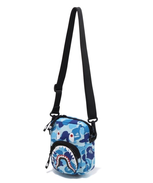 A BATHING APE(アベイシングエイプ)の「ABC CAMO SHARK MINI BAG M(ショルダーバッグ・メンズ・ブルー/ピンク/グリーン・FREE)」の5枚目の写真