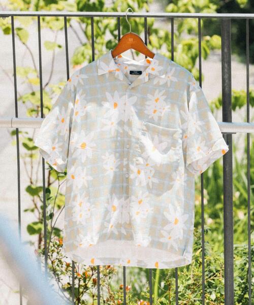 ITEMS URBANRESEARCH(アイテムズ アーバンリサーチ)の「フラワープリント オープンカラー半袖シャツ(シャツ/ブラウス・メンズ・ベージュ/ブルー・LARGE/MEDIUM)」の1枚目の写真