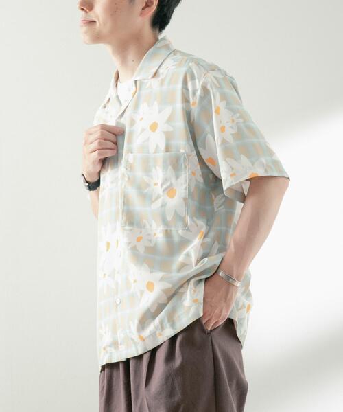 ITEMS URBANRESEARCH(アイテムズ アーバンリサーチ)の「フラワープリント オープンカラー半袖シャツ(シャツ/ブラウス・メンズ・ベージュ/ブルー・LARGE/MEDIUM)」の9枚目の写真