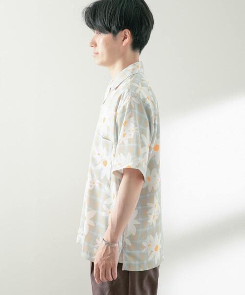 ITEMS URBANRESEARCH(アイテムズ アーバンリサーチ)の「フラワープリント オープンカラー半袖シャツ(シャツ/ブラウス・メンズ・ベージュ/ブルー・LARGE/MEDIUM)」の12枚目の写真