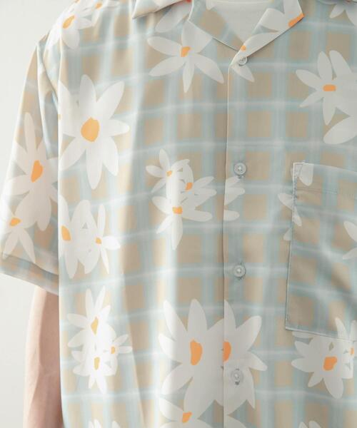 ITEMS URBANRESEARCH(アイテムズ アーバンリサーチ)の「フラワープリント オープンカラー半袖シャツ(シャツ/ブラウス・メンズ・ベージュ/ブルー・LARGE/MEDIUM)」の15枚目の写真