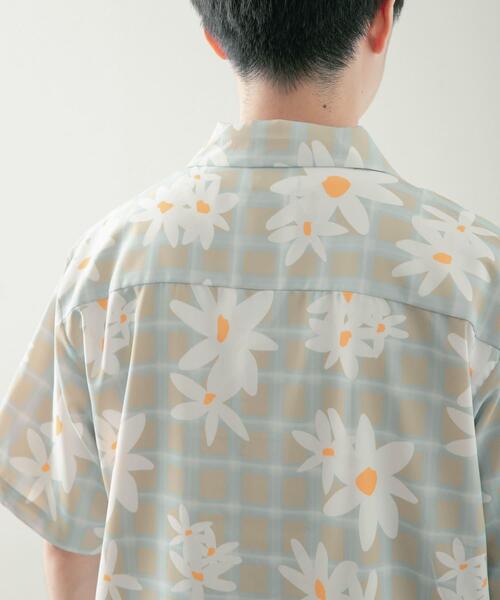 ITEMS URBANRESEARCH(アイテムズ アーバンリサーチ)の「フラワープリント オープンカラー半袖シャツ(シャツ/ブラウス・メンズ・ベージュ/ブルー・LARGE/MEDIUM)」の18枚目の写真