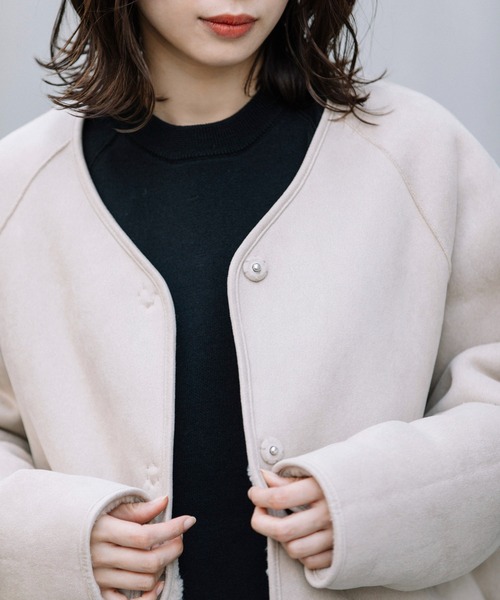 Munich(ミューニック)の「ウールシープボアムートンリバーシブルノーカラーコート(ムートンコート・レディース・ブラック/ライトベージュ/アイボリー・S/XS)」の16枚目の写真