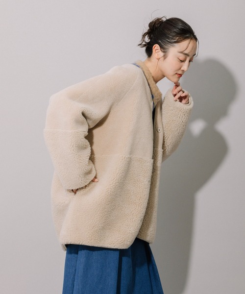 Munich(ミューニック)の「ウールシープボアムートンリバーシブルノーカラーコート(ムートンコート・レディース・ブラック/ライトベージュ/アイボリー・S/XS)」の22枚目の写真