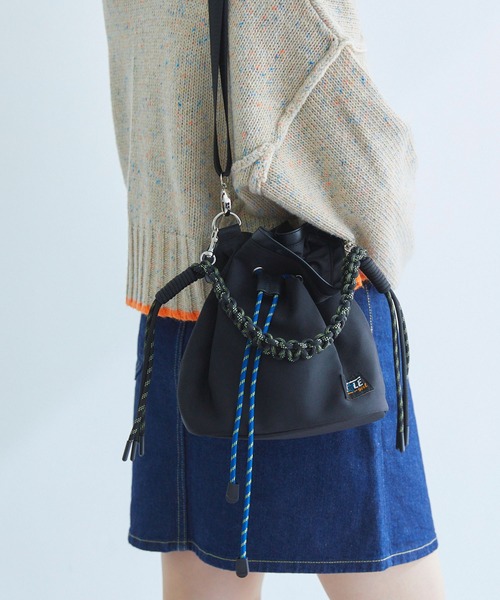 ELLEgirl（エルガール）の「パラコード巾着ミニショルダーバッグ【ELLEgirl/エル ガール】（ハンドバッグ・レディース・ネイビー/ベージュ/ブラック・FREE）」の10枚目の写真