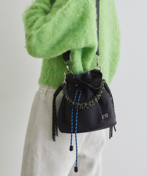 ELLEgirl（エルガール）の「パラコード巾着ミニショルダーバッグ【ELLEgirl/エル ガール】（ハンドバッグ・レディース・ネイビー/ベージュ/ブラック・FREE）」の11枚目の写真