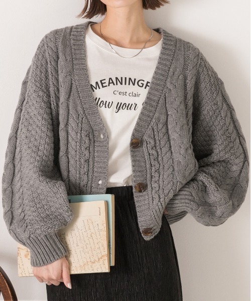 ad thie(アドティエ)の「パフスリーブ Vネック ニットカーディガン(カーディガン/ボレロ・レディース・アイボリー/ピンクベージュ/ブラック/ライトベージュ/キャメル/マスタード/イエロー/グレー/ダークグリーン/ナチュラル・MEDIUM)」の3枚目の写真