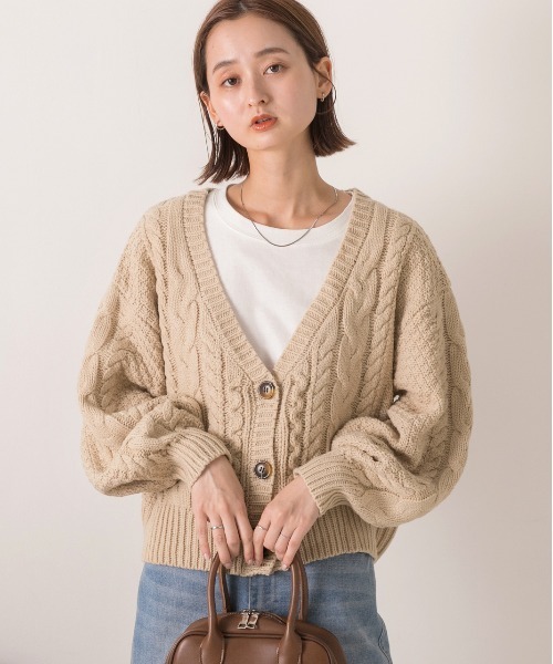 ad thie(アドティエ)の「パフスリーブ Vネック ニットカーディガン(カーディガン/ボレロ・レディース・アイボリー/ピンクベージュ/ブラック/ライトベージュ/キャメル/マスタード/イエロー/グレー/ダークグリーン/ナチュラル・MEDIUM)」の15枚目の写真