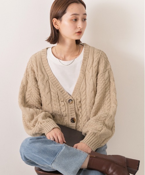 ad thie(アドティエ)の「パフスリーブ Vネック ニットカーディガン(カーディガン/ボレロ・レディース・アイボリー/ピンクベージュ/ブラック/ライトベージュ/キャメル/マスタード/イエロー/グレー/ダークグリーン/ナチュラル・MEDIUM)」の16枚目の写真