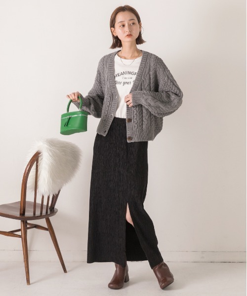 ad thie(アドティエ)の「パフスリーブ Vネック ニットカーディガン(カーディガン/ボレロ・レディース・アイボリー/ピンクベージュ/ブラック/ライトベージュ/キャメル/マスタード/イエロー/グレー/ダークグリーン/ナチュラル・MEDIUM)」の11枚目の写真