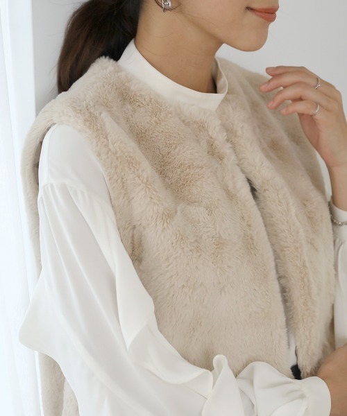 Bou Jeloud(ブージュルード)の「エコファーミドル丈ベスト(ベスト・レディース・グレイッシュベージュ/アイボリー/モカ・FREE)」の13枚目の写真