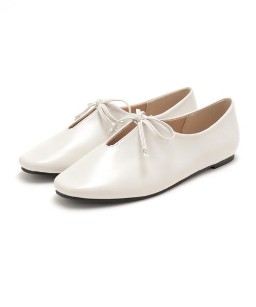 SOROTTO（ソロット）の「ふかふかインソール/リボン付きスリットデザインのぺたんこフラットシューズ（パンプス・レディース・アイボリー/グレー/ライトブラウン/ブラック・23.5cm/23.0cm/22.5cm/22.0cm/25.0cm/24.0cm/24.5cm）」の8枚目の写真