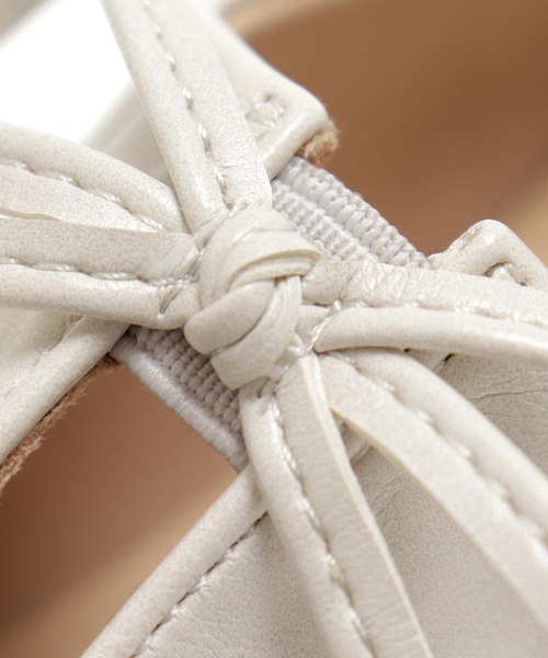 SOROTTO（ソロット）の「ふかふかインソール/リボン付きスリットデザインのぺたんこフラットシューズ（パンプス・レディース・アイボリー/グレー/ライトブラウン/ブラック・23.5cm/23.0cm/22.5cm/22.0cm/25.0cm/24.0cm/24.5cm）」の16枚目の写真