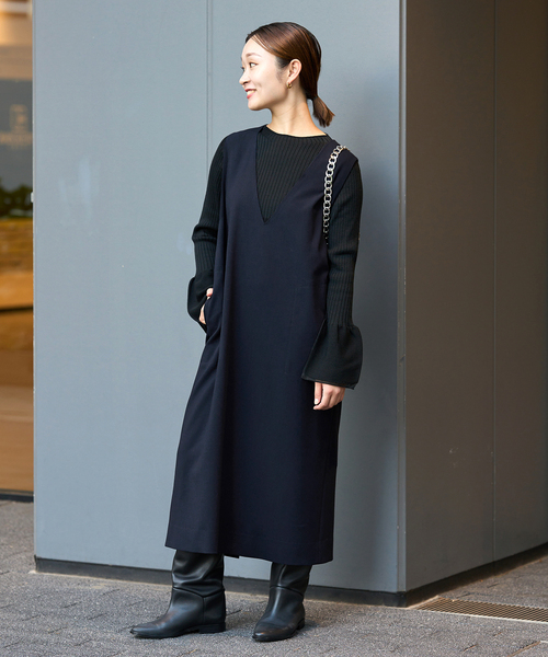 IENA(イエナ)の「2WAYストレッチVネックワンピース(ジャンパースカート・レディース・ブラック/ライトグレー/ネイビー・36/38)」の3枚目の写真