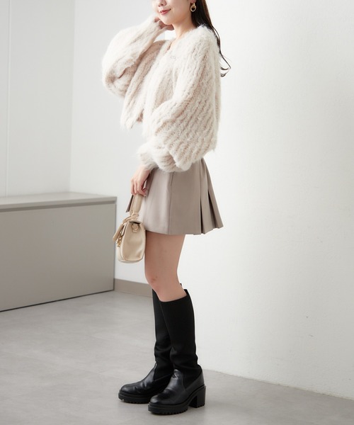 Chico（チコ）の「ブローチ付シャギーモヘアVショートカーディガン（カーディガン/ボレロ・レディース・グレー/ブルー/チャコールグレー/アイボリー・FREE）」の9枚目の写真