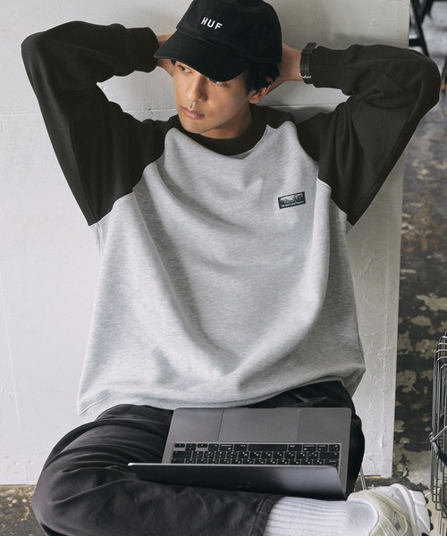 THE CRAFT CREW PRODUCTS（ザクラフトクループロダクツ）の「ヘビーウェイトファンクショナルUSAコットン ビッグシルエット ラグランスリーブクルーネックスウェット【THE CRAFT CREW PRODUCTS】（スウェット・メンズ・アイボリー/ブラック/グレイッシュベージュ/カーキ/ダークブラウン/レッド/ネイビー/グレー/グレー系/ブラック系/スミクロ/モカ/ブラック系1/ホワイト/グレイッシュブルー/オートミール/モスグリーン/ブラック系その他・S/M/L）」の4枚目の写真