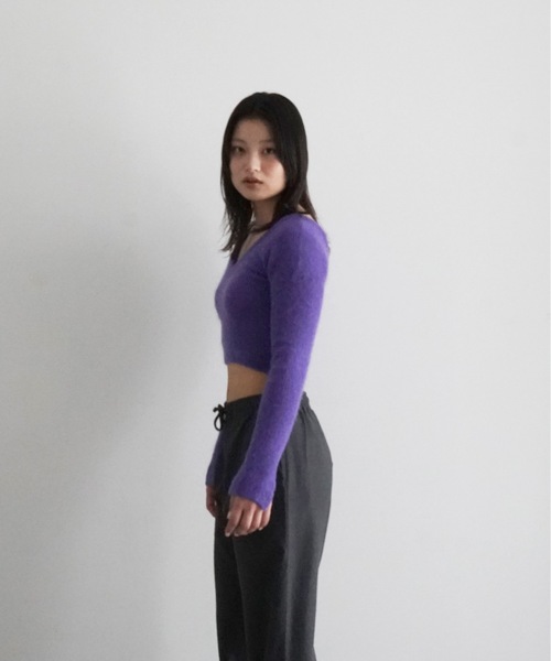 ALLEGE(アレッジ)の「ALLEGE MOHAIR V KNIT(ニット/セーター・レディース・グレー/パープル・1)」の8枚目の写真