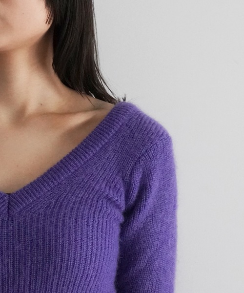 ALLEGE(アレッジ)の「ALLEGE MOHAIR V KNIT(ニット/セーター・レディース・グレー/パープル・1)」の11枚目の写真