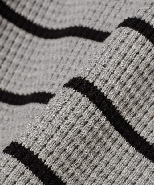 BEAMS(ビームス)の「BEAMS / ボーダーワッフル ポロスウェット(ポロシャツ・メンズ・グレー系その他/ブラック・L/XL/M/S)」の7枚目の写真