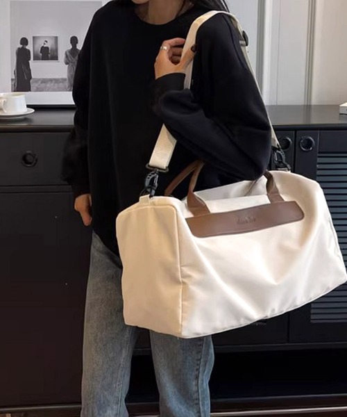 Dita Muaj.(ディータムアージュ)の「【大容量】ナイロントラベルショルダーバッグ シューズポケット付き(ボストンバッグ・レディース・ブラック/アイボリー/ピンク・FREE)」の4枚目の写真