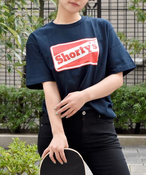 PLEASURES × SHORTY'S 限定コラボ ロゴ 半袖 Tシャツ 送関税込 PLEASURES × SHORTY'S 限定コラボ ロゴ 半袖 Tシャツ 送関税込