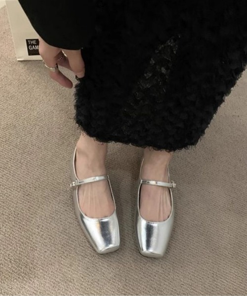 AMELY(エミリー)の「ストラップパンプス(パンプス・レディース・アイボリー/ブラウン/シルバー/ブラック/ゴールド/ベージュ・37/36/39/38/35)」の5枚目の写真