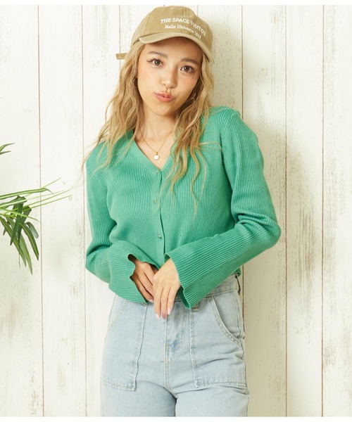 anap mimpi（アナップミンピ）の「ハートボタン 袖フレア スリット ショート丈 カーディガン（カーディガン/ボレロ・レディース・グリーン/ベージュ/ネイビー・FREE）」の7枚目の写真