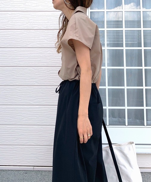 Q(キュー)の「COOLタッチオールインワン(つなぎ/オールインワン・レディース・ベージュ/ブラック・MEDIUM)」の11枚目の写真