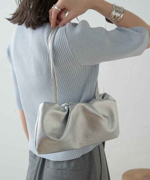 Omekashi(オメカシ)の「2WAYロングハンドルバッグ(トートバッグ・レディース・ブラック/シルバー・ONE SIZE)」の1枚目の写真