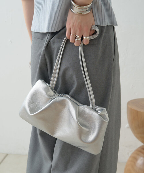 Omekashi(オメカシ)の「2WAYロングハンドルバッグ(トートバッグ・レディース・ブラック/シルバー・ONE SIZE)」の4枚目の写真